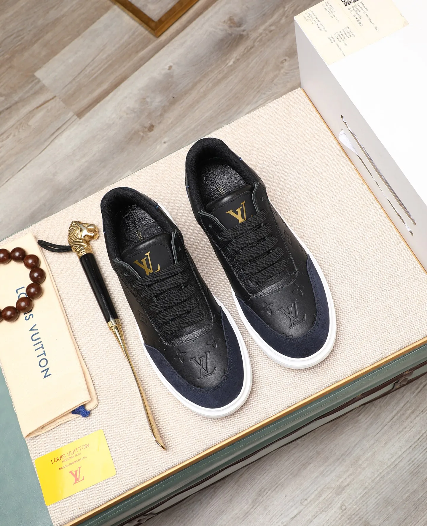 Men's shoes 💰540 📛📛【LOUIS VUITTON】Louis Vuitton new product👟Milan fashion catwalk style🇰🇾🇰🇾LV family logo, celebrity style, a must-have for fashionistas⚠️Classic presbyopia flower➕Water-dyed cow lining➕Special outsole👞Number 38-44 (45 46 custom-made)